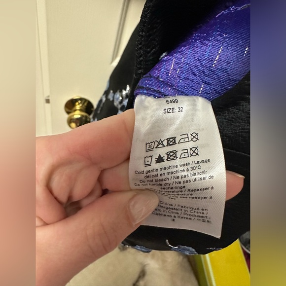 Ganni
Puff-Sleeve Floral Jacquard Minidress - Picture 8 of 8